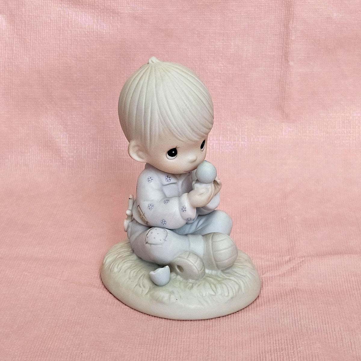 Precious Moments "I Believe in Miracles" Figurine – 1987 E-7156R Retired