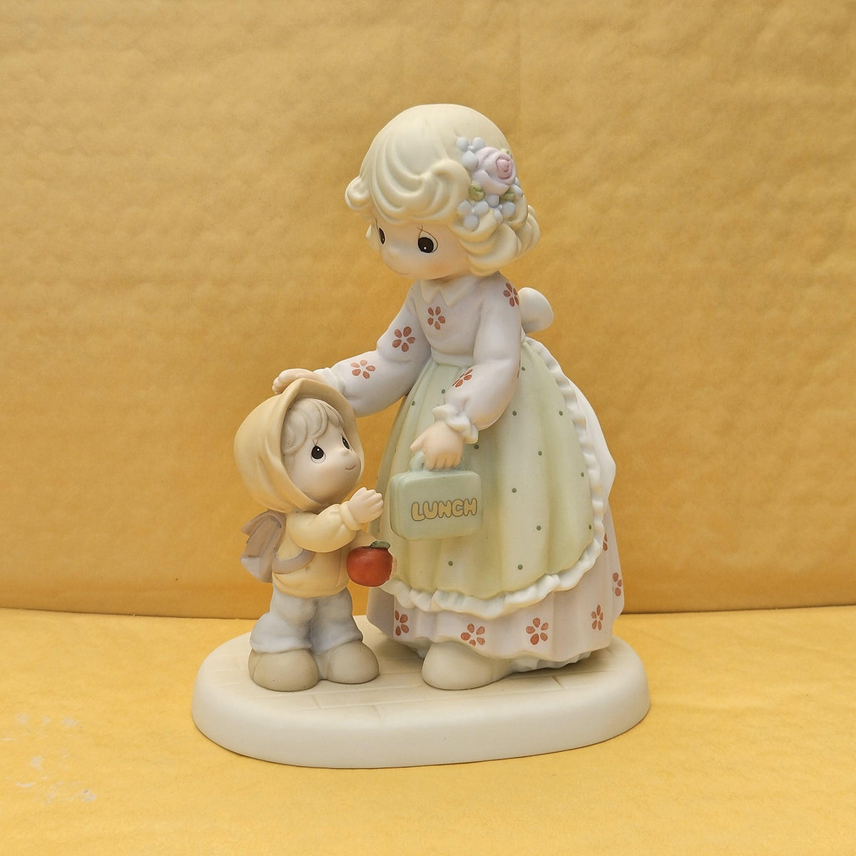 Precious Moments "Cherishing Each Special Moment" Figurine – 2001 Enesco 101233