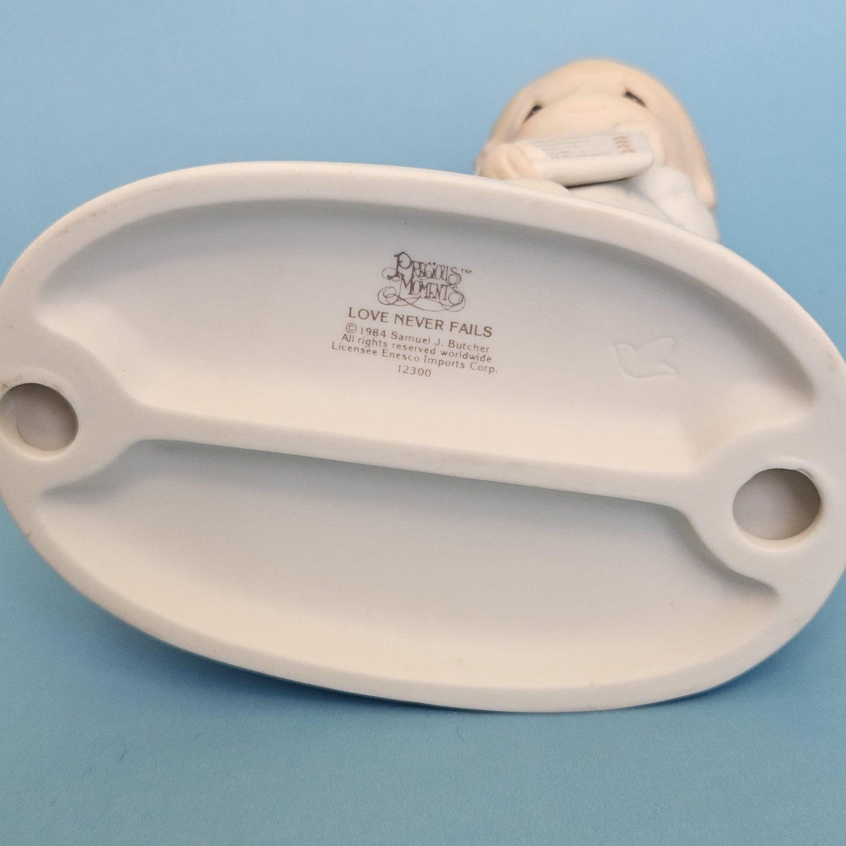 Precious Moments "Love Never Fails" – 1984 Enesco 524301