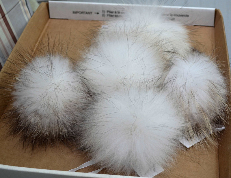7-8,5"  LARGE FUR POM Pom! White Raccoon Pom Pom for Hat Beanie Tuque Winter Knit Hat Large Pom Pom Fluffy Raccoon Pom Pom Fur Ball Children