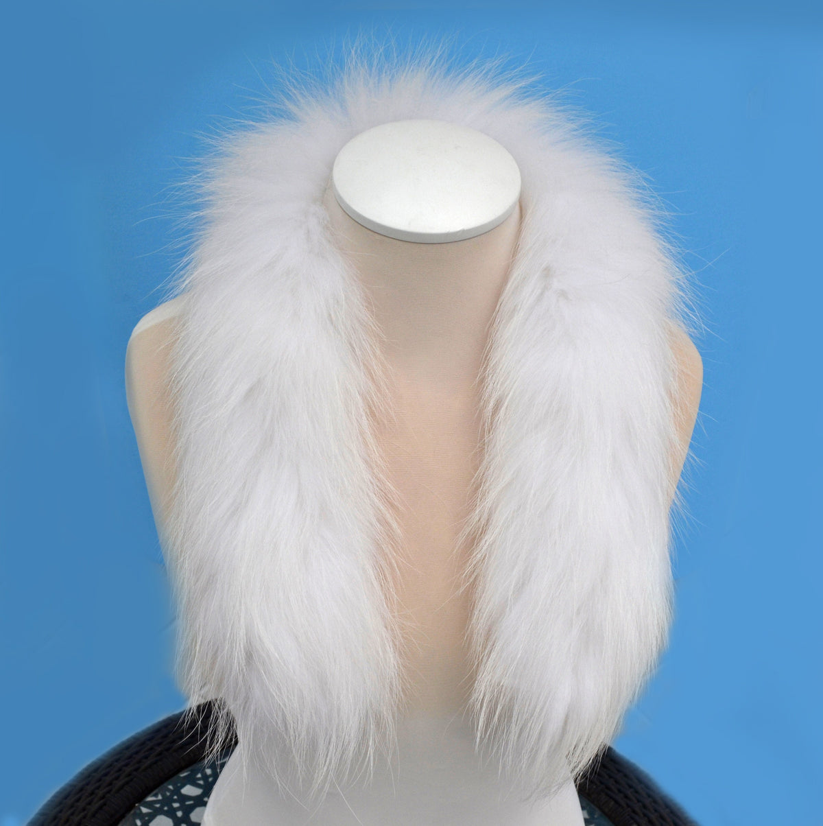Finnish raccoon fur hood trim cut from genuine Finnish raccoon pelt – size S – view 4