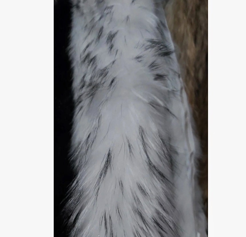 Finnish raccoon fur hood trim cut from genuine Finnish raccoon pelt – size S – view 7