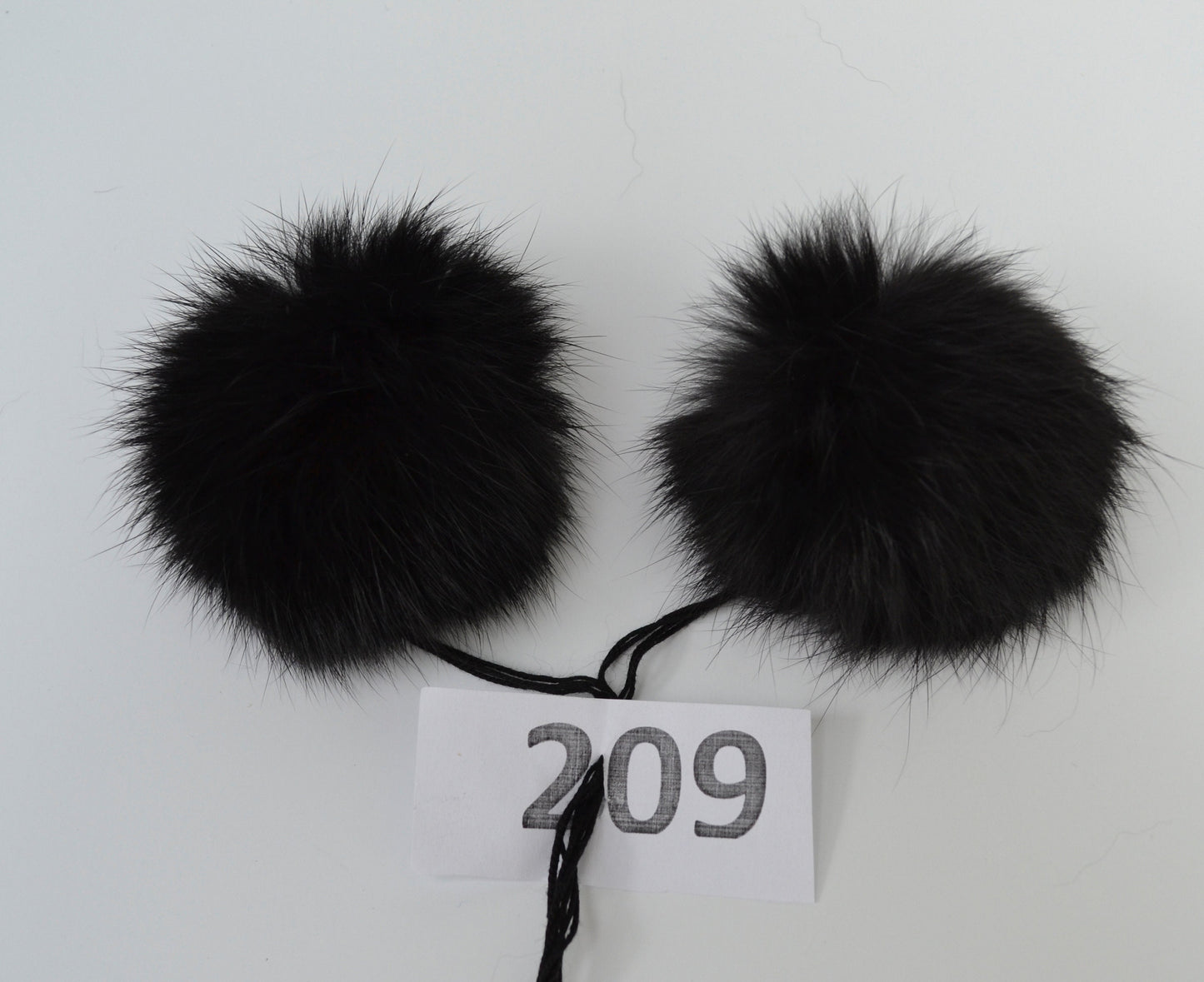 Handmade Rabbit Fur Pom Pom: Detachable Tuque & Beanie Accessory