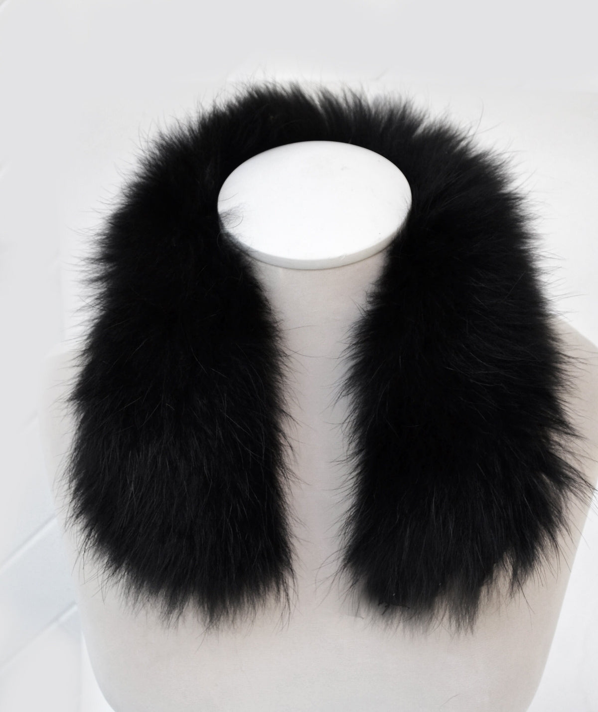 Black Finnish raccoon fur hood trim cut from genuine Finnish raccoon pelt – size L – view 2