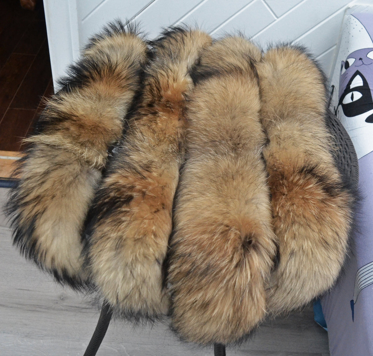 Natural Brown Finnish raccoon fur hood trim cut from genuine Finnish raccoon pelt – size XL – view 8
