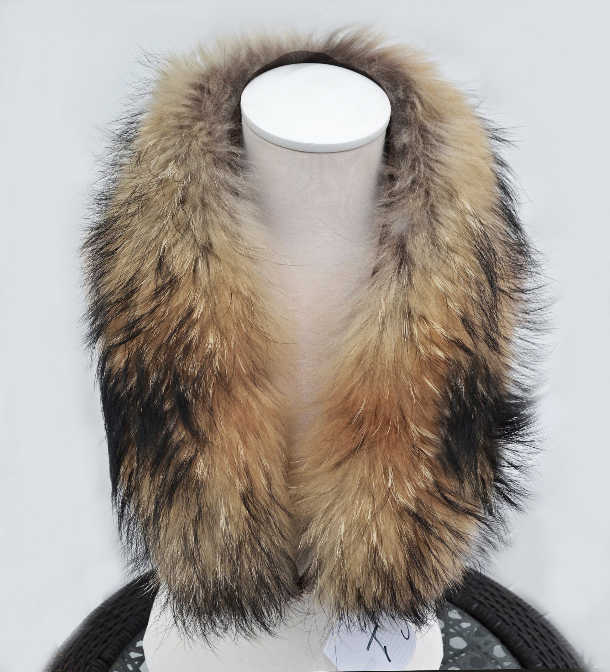 Natural Brown Finnish raccoon fur hood trim cut from genuine Finnish raccoon pelt – size XL – view 5