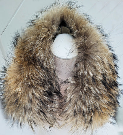 Natural Raccoon Fur Hood Trim with Black Tips – Genuine Finnish Raccoon Pelt