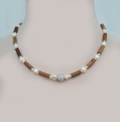 Hazelwood and freshwater pearl necklace for women – view 2
