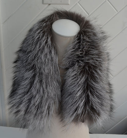 Silver Arctic fox fur hood trim cut from genuine Arctic fox pelt – size M – view 4