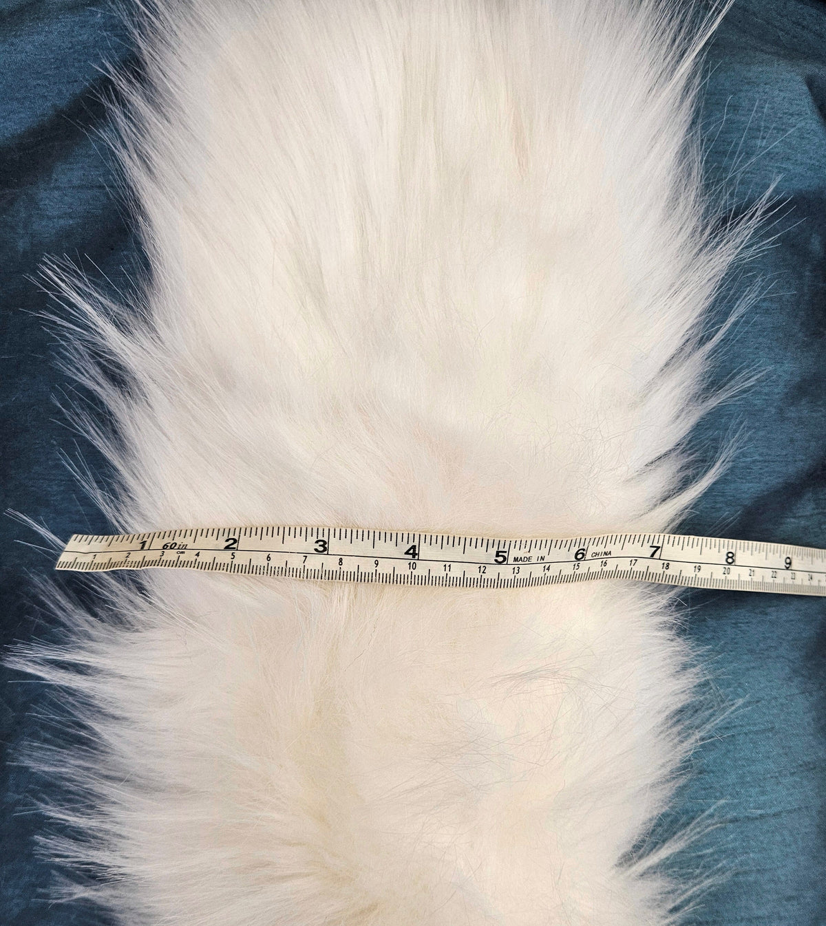 White XL Faux Fur Hood Trim – Extra Wide – 60–80 cm – product photo 7