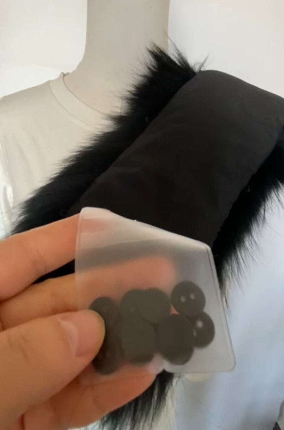 READY to SHIP XL Large Black Real Raccoon Fur Collar, Fur Trim for Hoodie, Raccoon Fur Collar, Fur Scarf, Fur Ruff, Hood , Buttons included