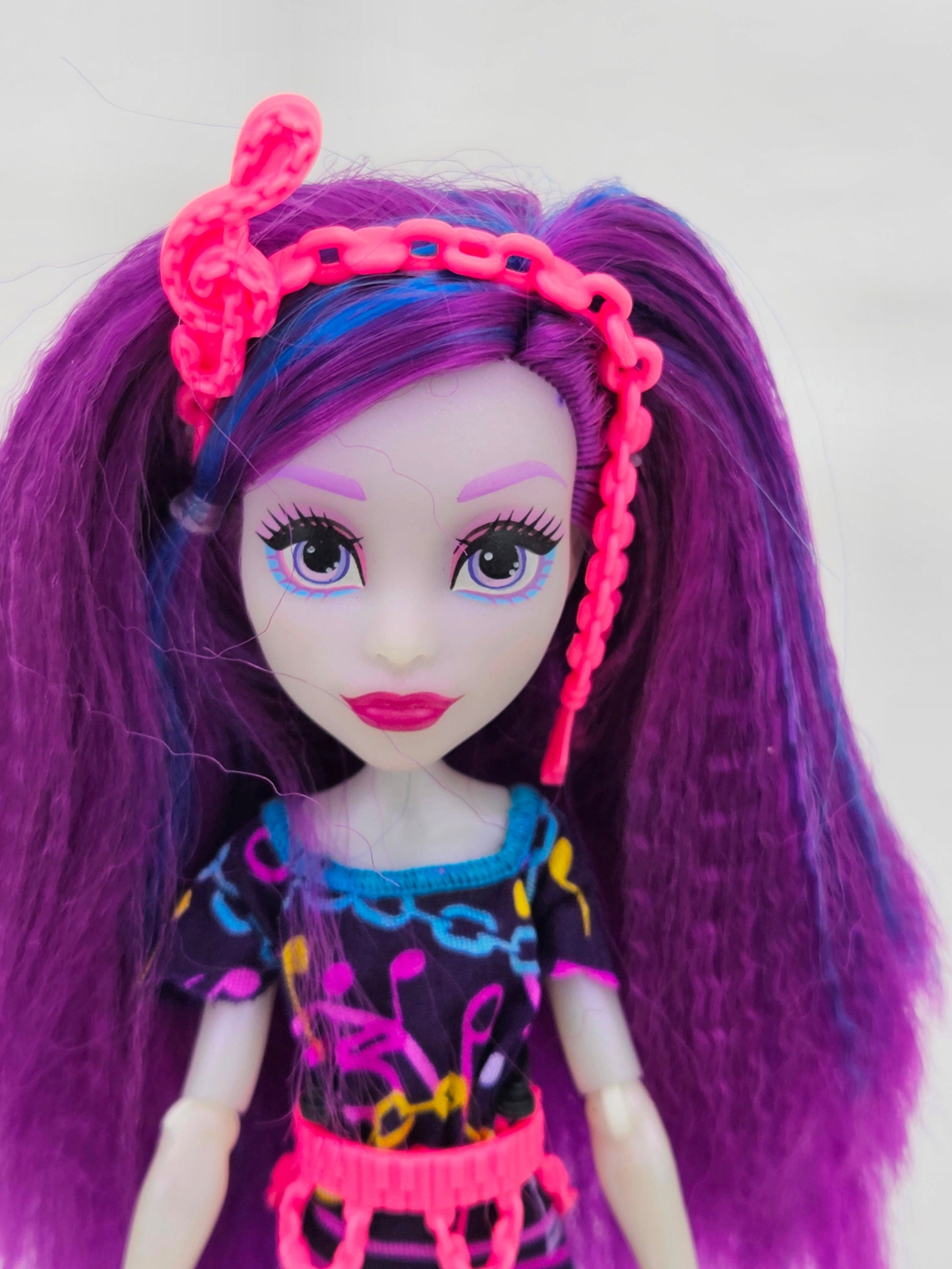 Monster High Doll for Collectors, Playing, Electrified Monstrous Hair, Hair-Rising Ghouls, Freaky Fusion, Recharge Chamber, Original Used