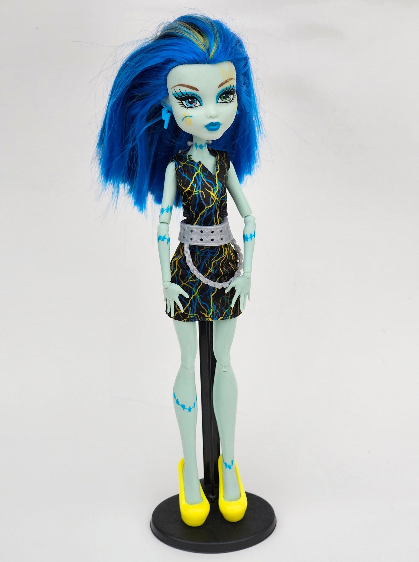 Monster High Doll for Collectors, Playing, Electrified Monstrous Hair, Hair-Rising Ghouls, Freaky Fusion, Recharge Chamber, Original Used
