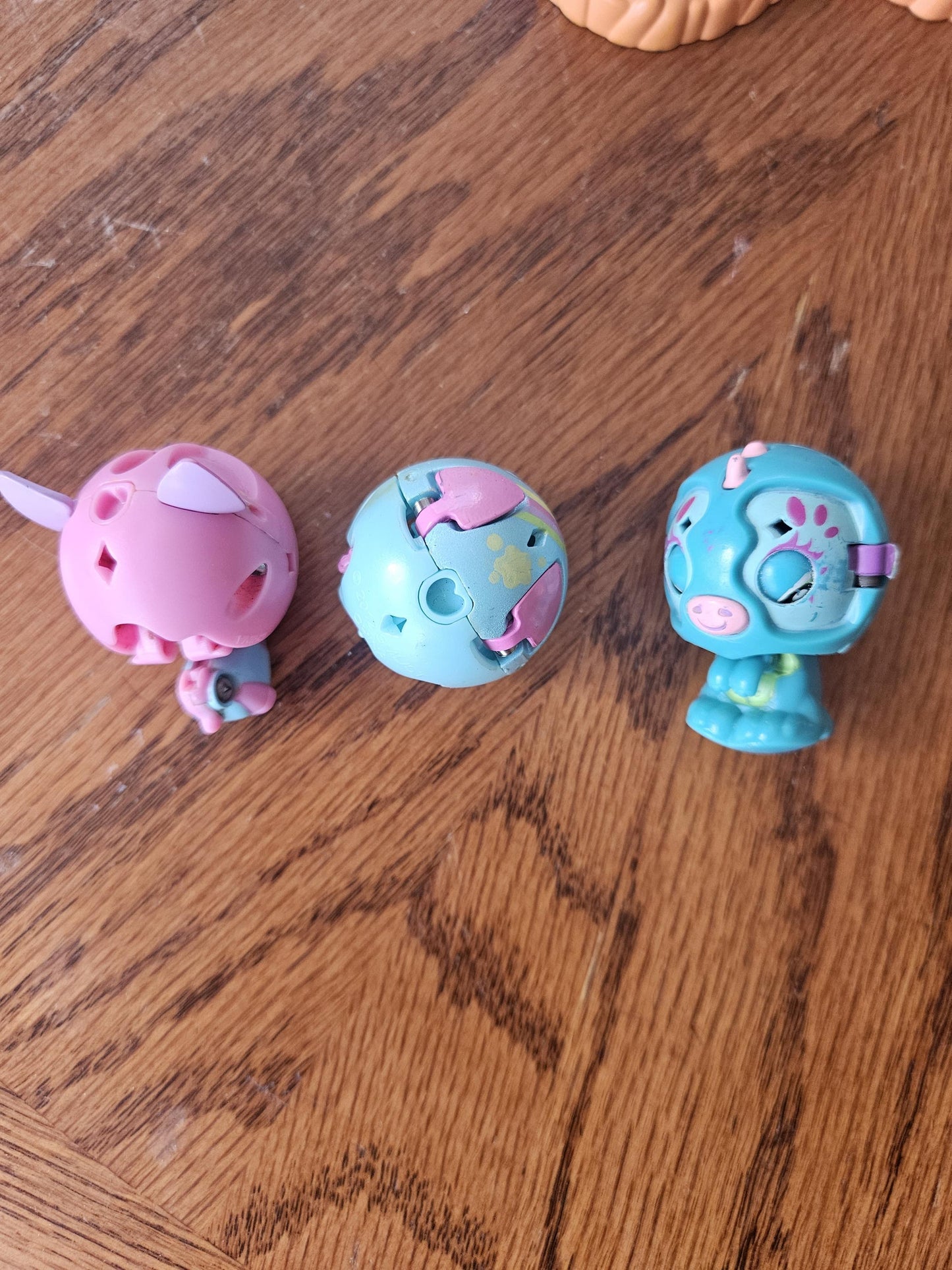 Zoobles, Lot of 4 and Family Car, Spin Masters, Transfroming Animals, Like Bakugan, Ball Figure, Spring to Life, Magnets, Rare Finds