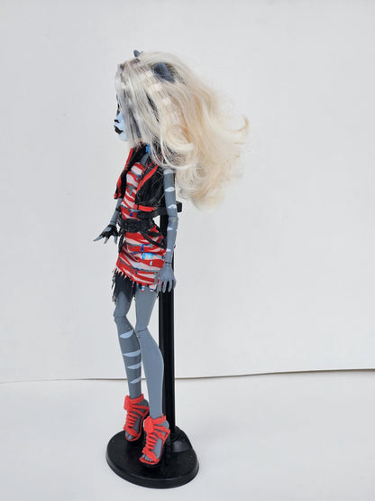 Purrsephone Zombie Shake Monster High doll – view 3