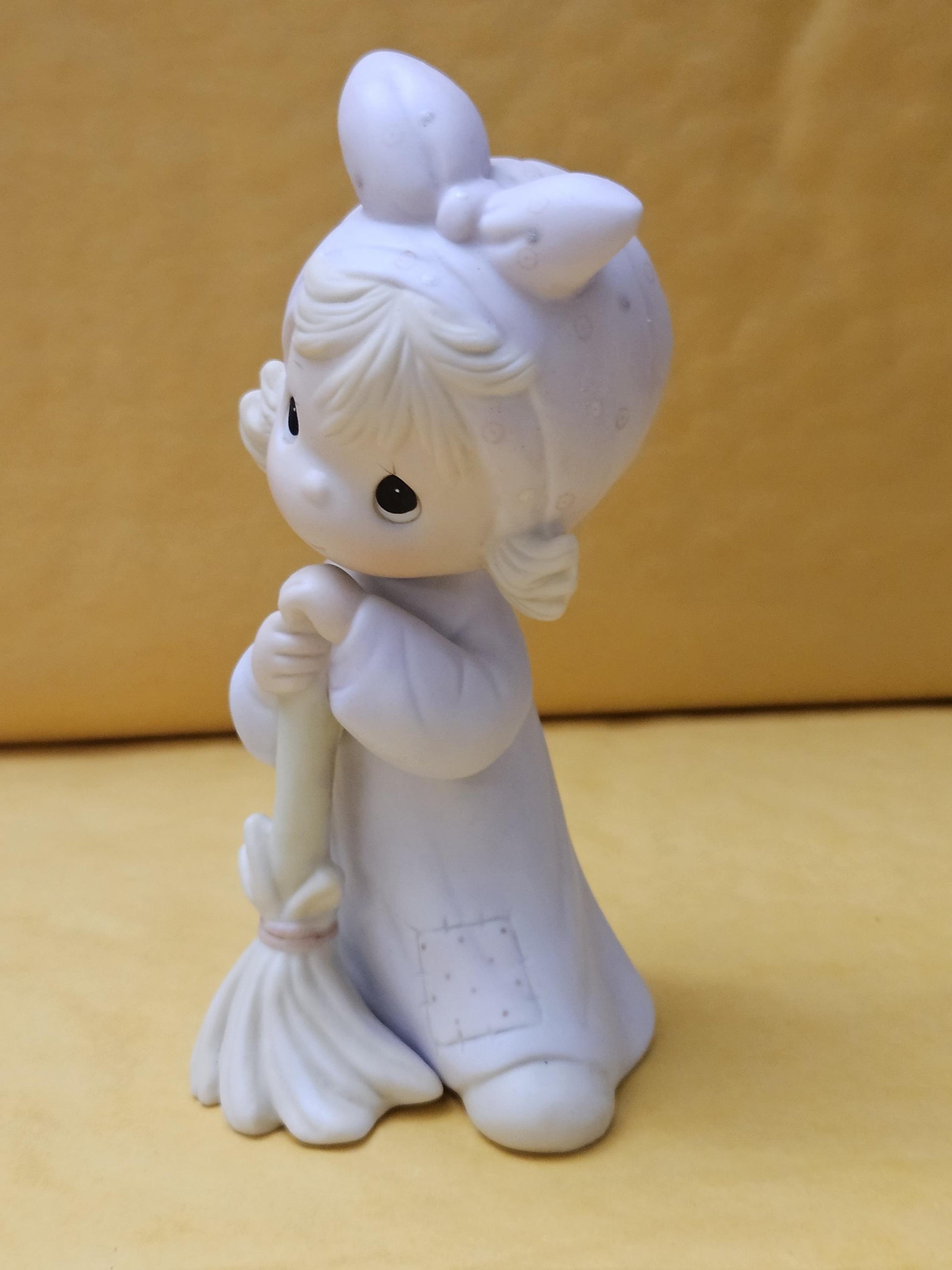Precious Moments Figurine, Girl with Broom, Collectible Vintage Figurine, 1984, Porcelaine Ceramic Figurine Rare, Original Box, Enesco