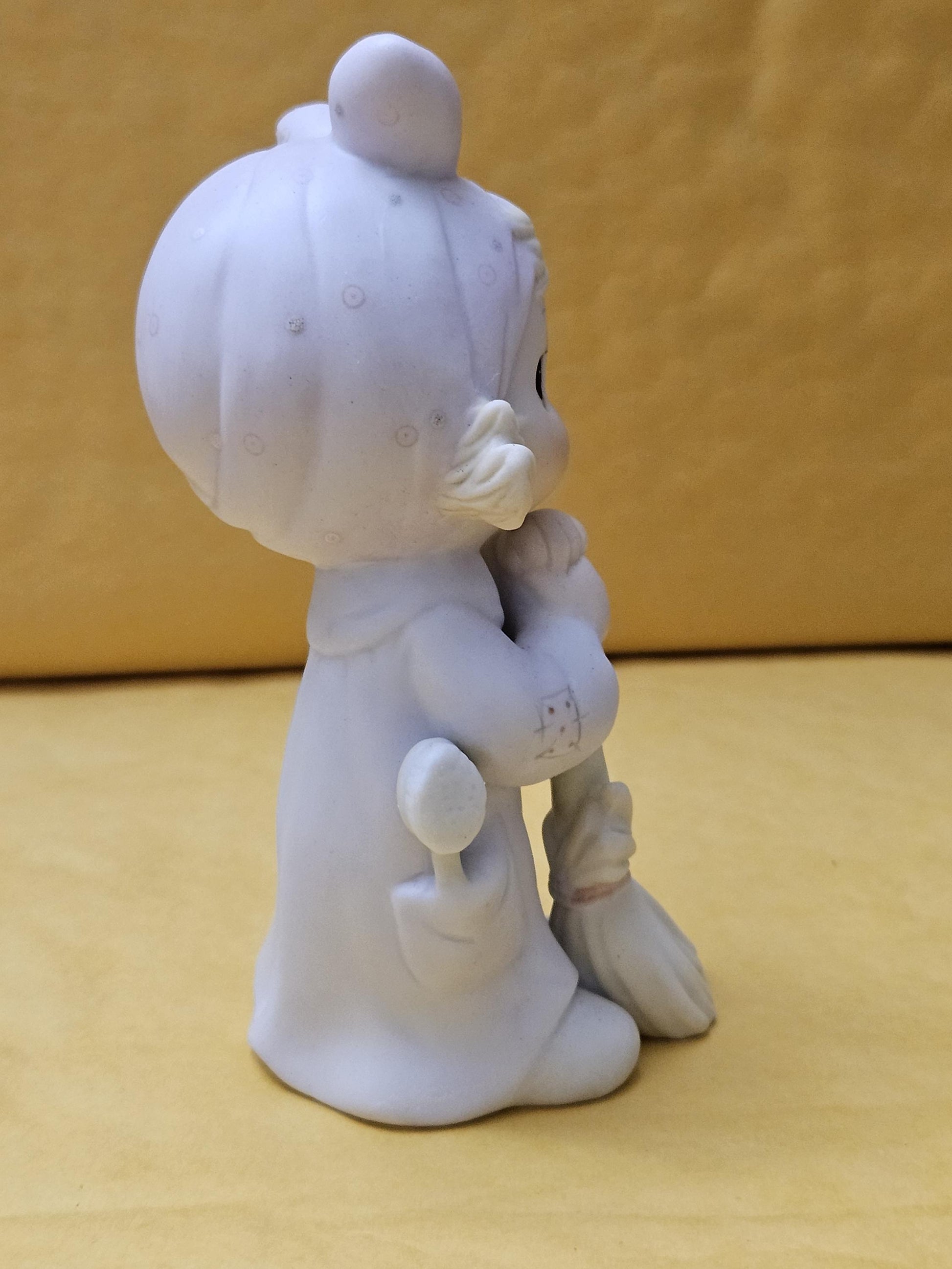 Precious Moments Figurine, Girl with Broom, Collectible Vintage Figurine, 1984, Porcelaine Ceramic Figurine Rare, Original Box, Enesco