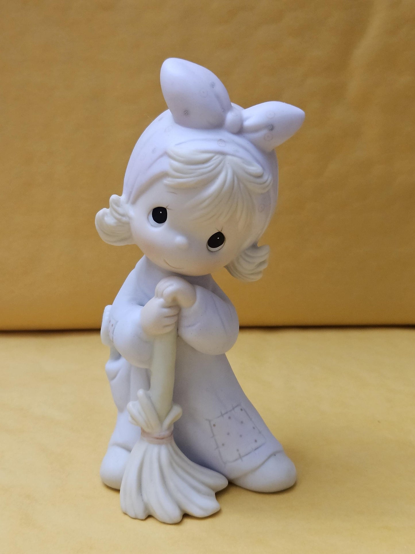 Precious Moments Figurine, Girl with Broom, Collectible Vintage Figurine, 1984, Porcelaine Ceramic Figurine Rare, Original Box, Enesco