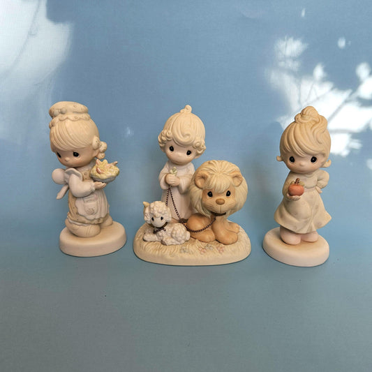 Precious Moments Figurine Religious Theme, Collectible Vintage Figurine, 1996, Porcelaine Ceramic Figurine Rare, Original, Girl Doll