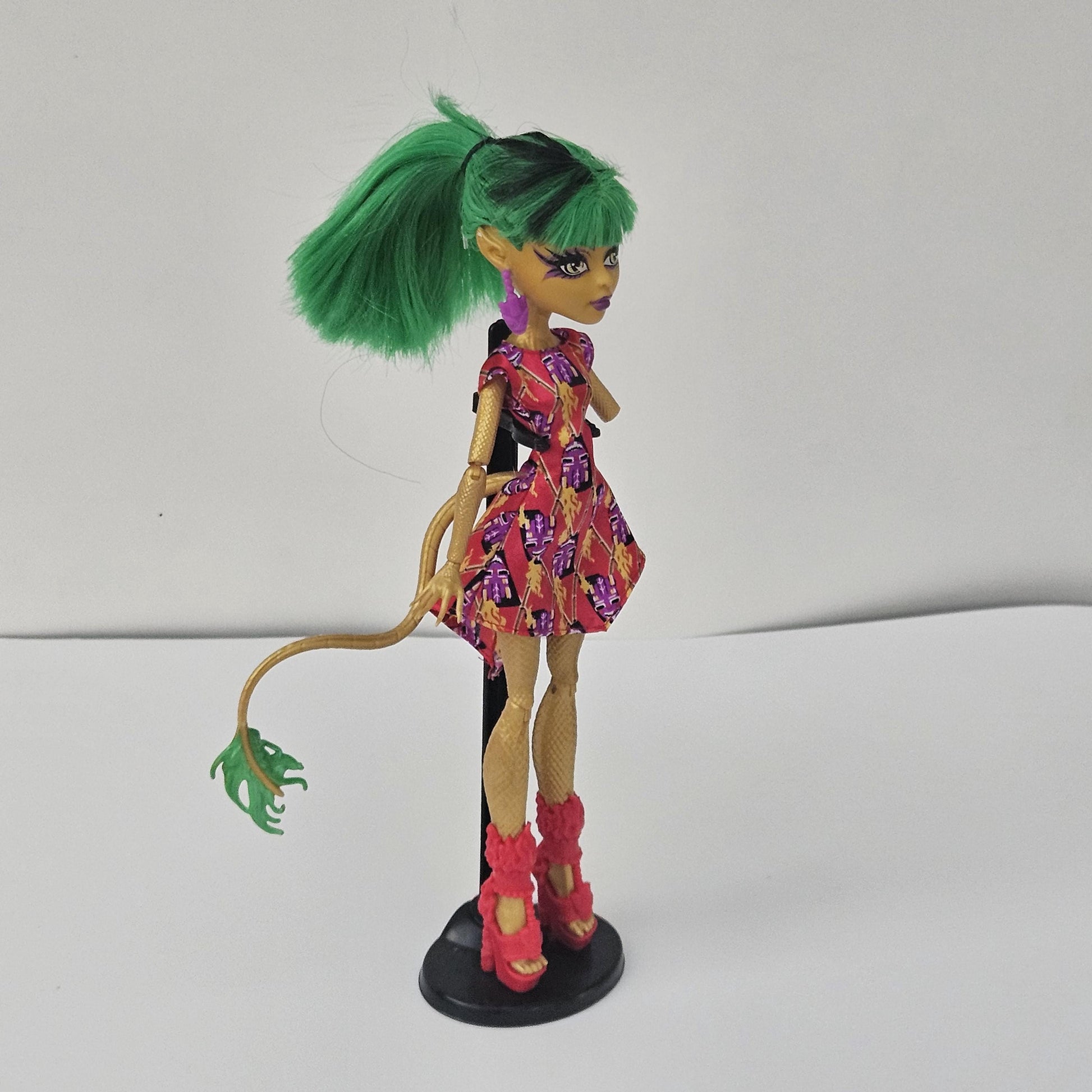 Monster High Doll Jinafire Long Ghouls Getaway for Collectors, Playing, Very Rare Doll, Original Clothes and Accessories, Used, Pre-owned