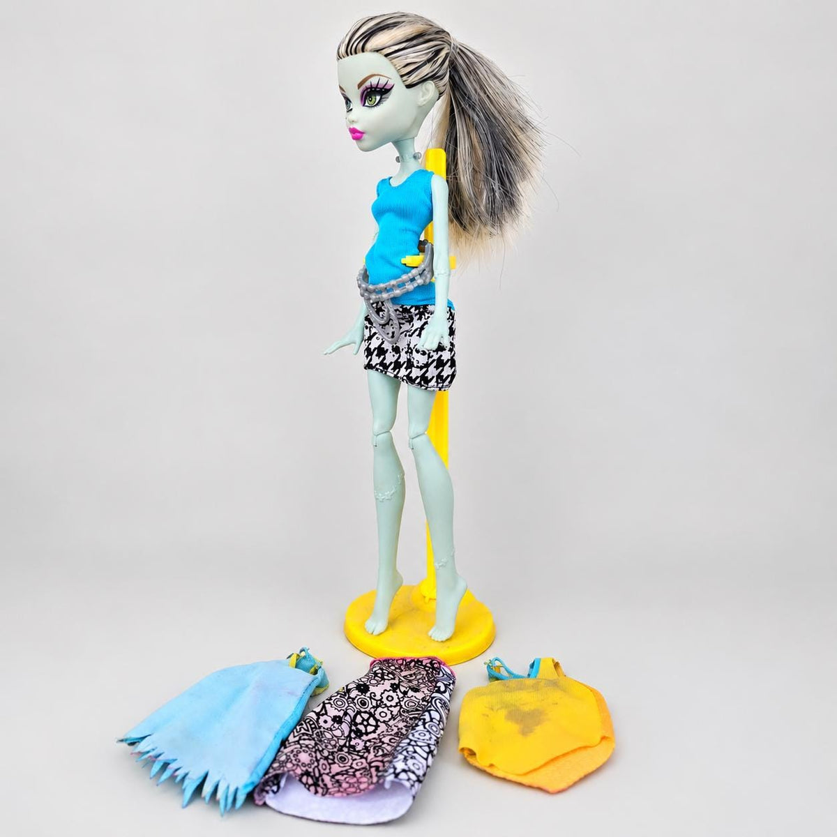 Frankie Stein Designer Booo-tique Monster High Doll – restored collectible doll