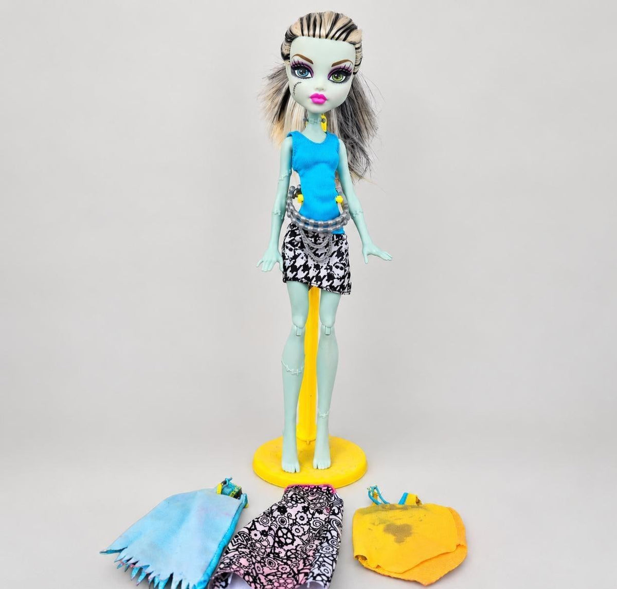 Frankie Stein Designer Booo-tique Monster High Doll 2015 – restored doll with 4 outfits