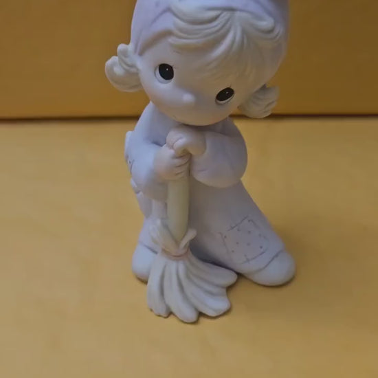 Precious Moments Figurine, Girl with Broom, Collectible Vintage Figurine, 1984, Porcelaine Ceramic Figurine Rare, Original Box, Enesco