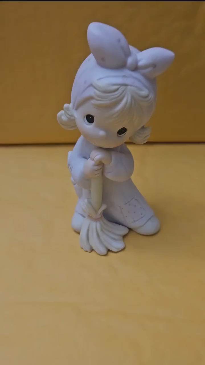 Precious Moments Figurine, Girl with Broom, Collectible Vintage Figurine, 1984, Porcelaine Ceramic Figurine Rare, Original Box, Enesco