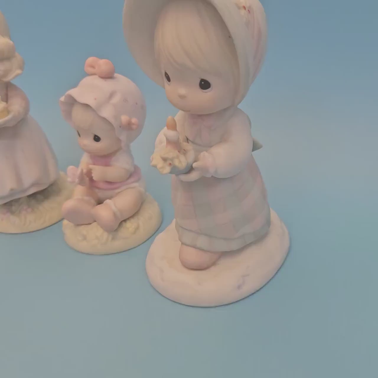 Precious Moments Figurine "May Your Birthday Be a Blessing", Collectible Vintage Figurine, 1990, Porcelaine Ceramic Figurine, Birthday Gift