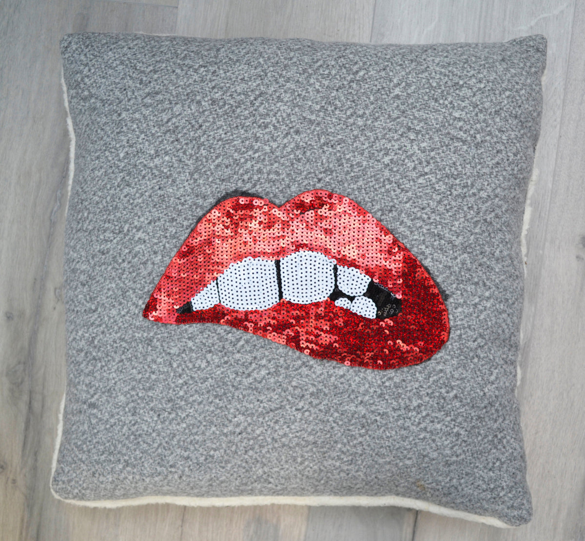 XL Sewn On Sequin Embroidery Red Pink Mouth Teeth Biting Lips Patch Badge Mouth with Lipstick Bite Red Lips Applique for denim jacket shirt