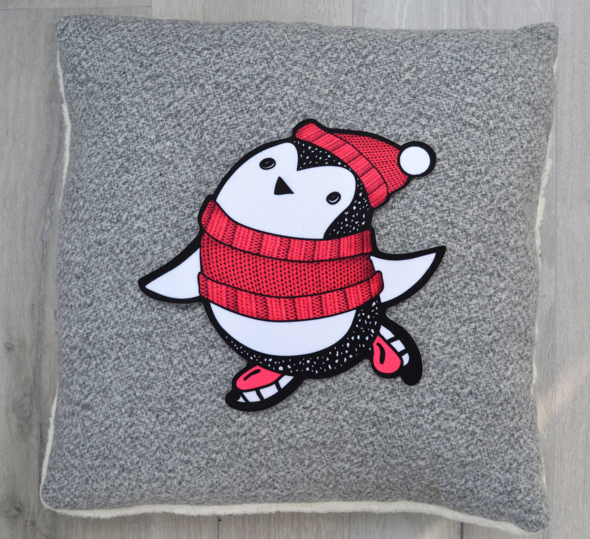 Skating Pingouin Soft Fabric Large Sewn On Patch for Jacket Badge Pingouin in Hat Animal Applique Black Cat Embroidered Applique Patch