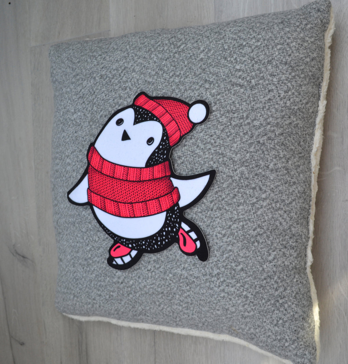 Skating Pingouin Soft Fabric Large Sewn On Patch for Jacket Badge Pingouin in Hat Animal Applique Black Cat Embroidered Applique Patch