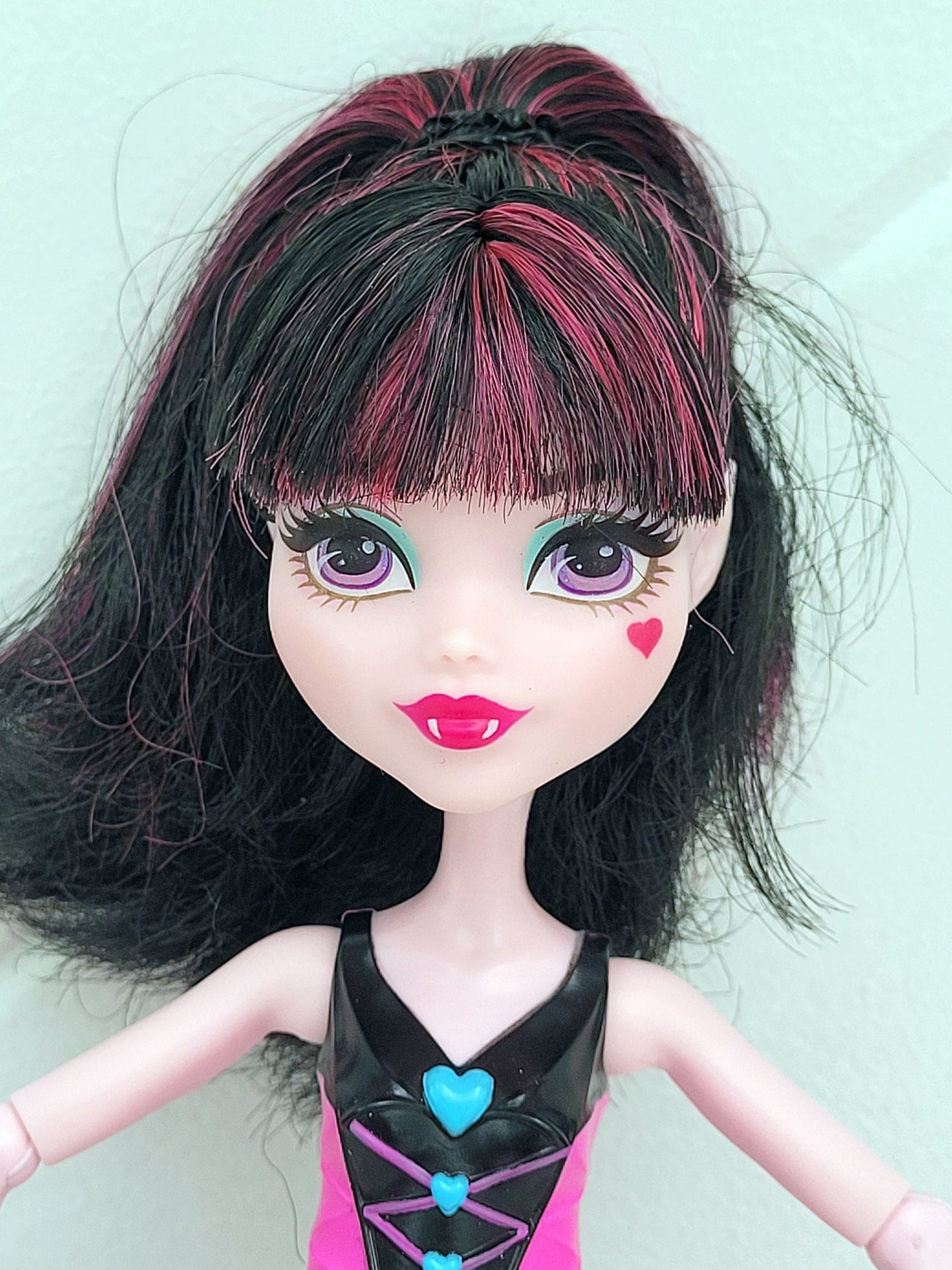 Monster High Ghoul-To-Bat Transformation Draculaura Doll 